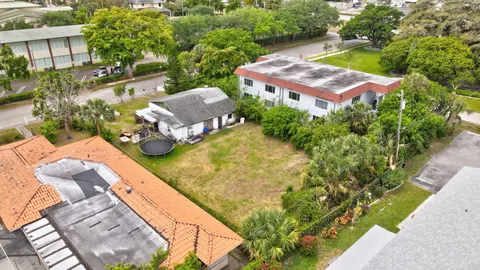 a view of a house with yard and sitting area