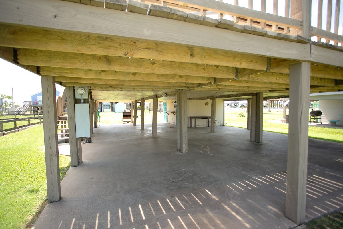 959 South East Road Crystal Beach, TX 77650 - Photo 5 of 20 a view of a indoor swimming pool