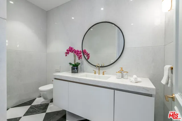 $23,995,000 | 611 North Hillcrest Road, Beverly Hills, CA 90210