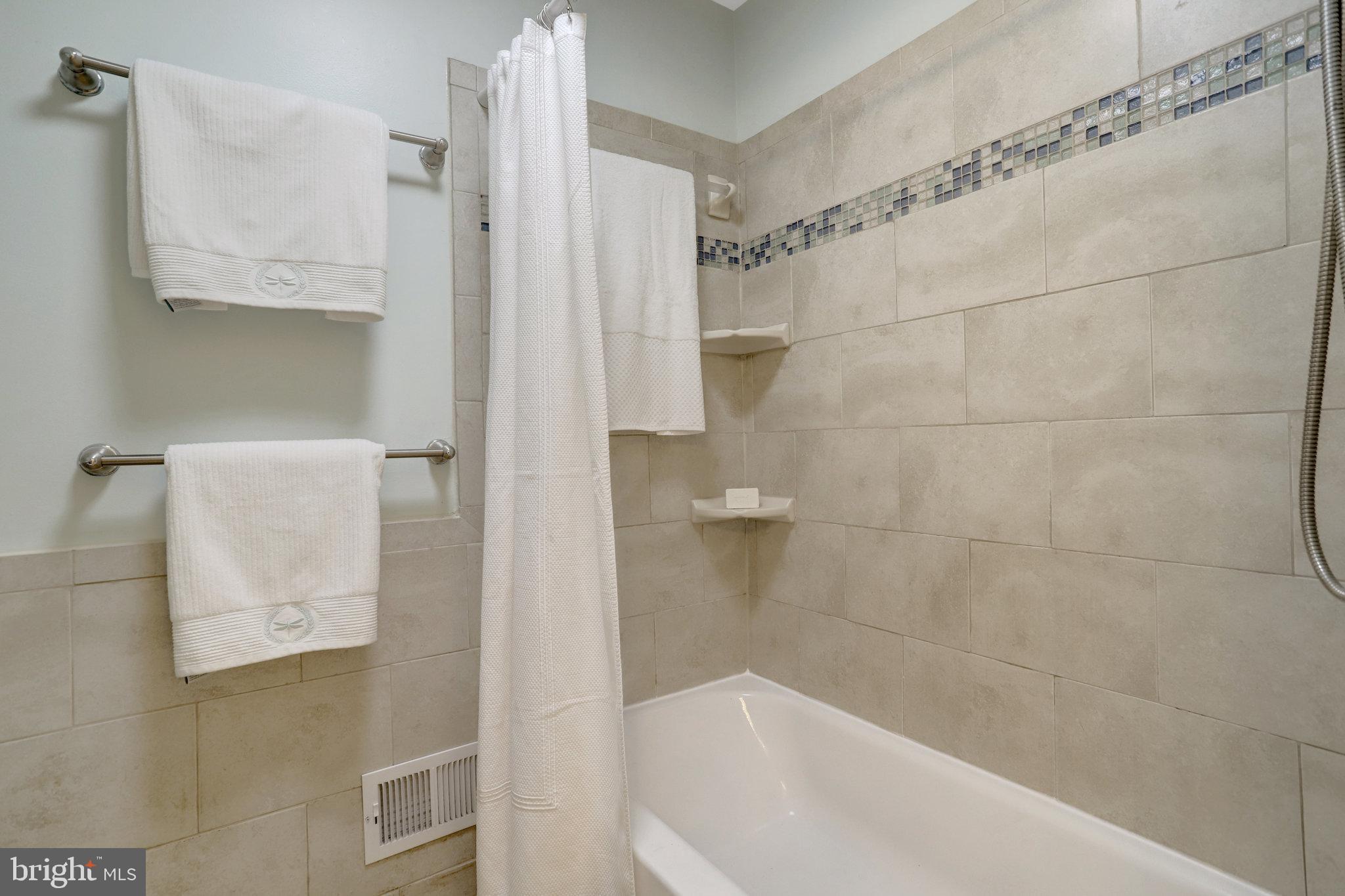7206 Joshua Tree Lane Springfield, VA 22152 - Photo 23 of 50 Upper Level Hallway Bathroom