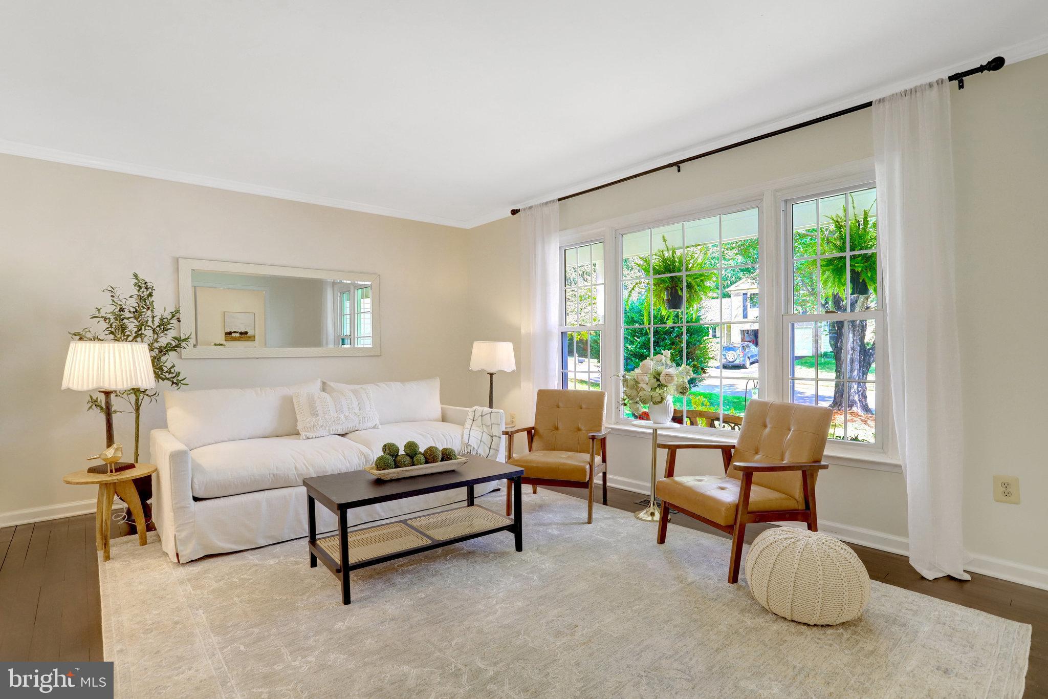 7206 Joshua Tree Lane Springfield, VA 22152 - Photo 5 of 50 Bright and inviting living space with charm.