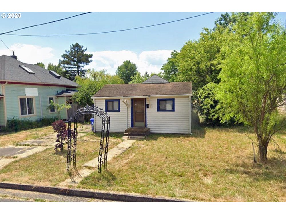 660 East 32nd Avenue Eugene, OR 97405 - Photo 2 of 6 a view of a house with backyard