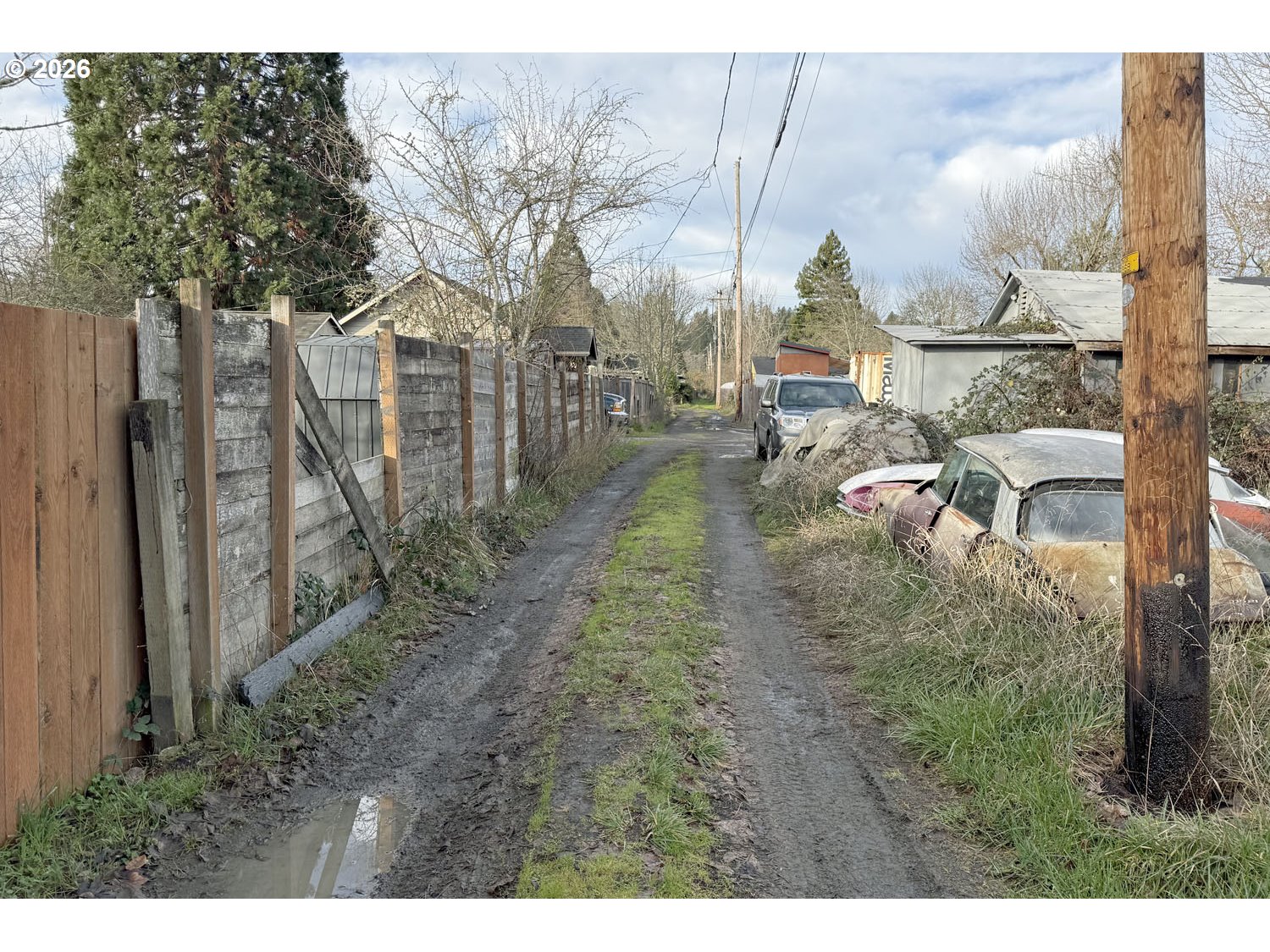 660 East 32nd Avenue Eugene, OR 97405 - Photo 6 of 6 a view of a yard in front of the house
