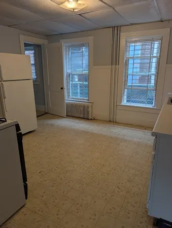 $2,000 | 185 Lowell Street, Unit 1R, Somerville, MA 02143