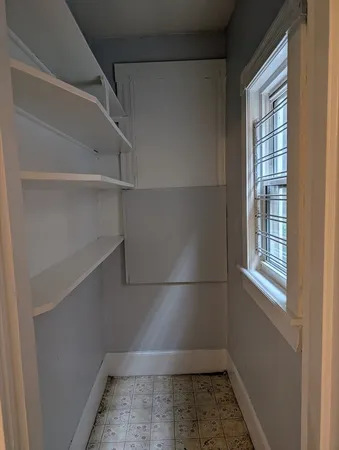 $2,000 | 185 Lowell Street, Unit 1R, Somerville, MA 02143
