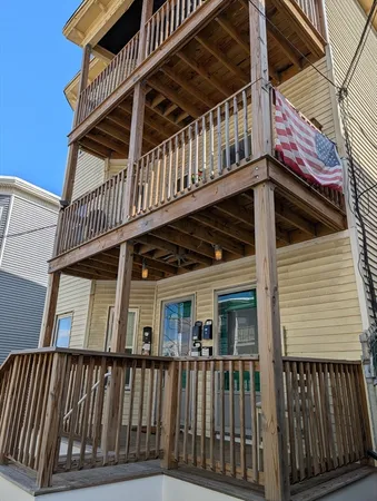 $2,000 | 185 Lowell Street, Unit 1R, Somerville, MA 02143