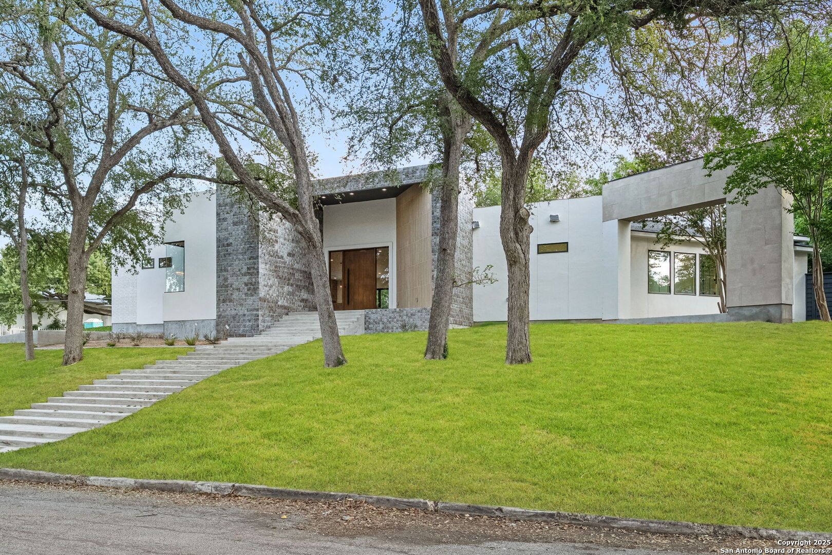 718 Ridgemont Avenue Terrell Hills, TX 78209 - Photo 4 of 39 a house with trees in the background