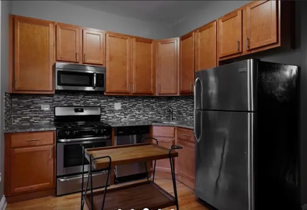 $2,495 | 3443 North Halsted Street, Unit 2D, Chicago, IL 60657