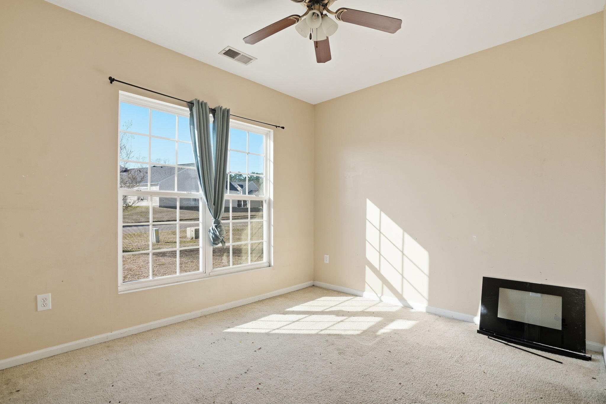 545 English Oak Circle Moncks Corner, SC 29461 - Photo 5 of 20 5-web-or-mls-011_DSC01322