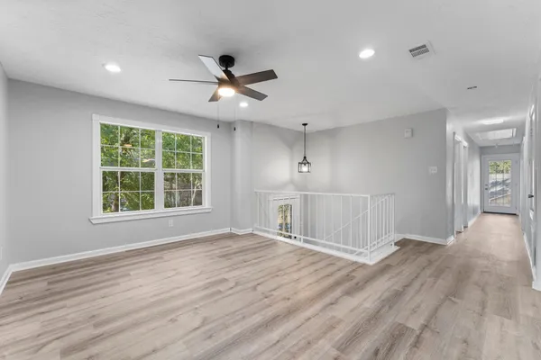 $1,950 | 2 Ground Brier Court, The Woodlands, TX 77381