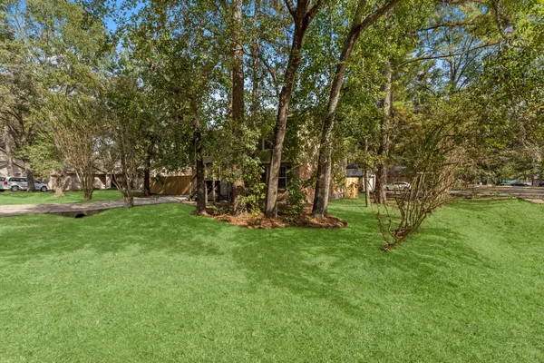 $1,950 | 2 Ground Brier Court, The Woodlands, TX 77381