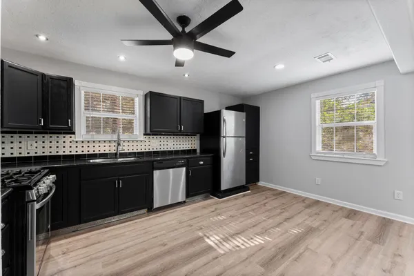 $1,950 | 2 Ground Brier Court, The Woodlands, TX 77381