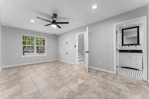 $1,950 | 2 Ground Brier Court, The Woodlands, TX 77381