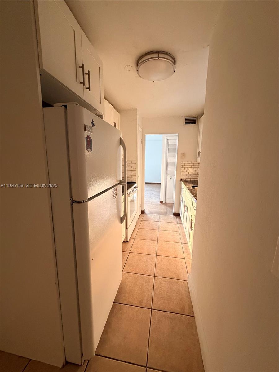 7250 Southwest 94th Place, Unit B8 Miami, FL 33173 - Photo 8 of 18 a kitchen with stainless steel appliances a refrigerator and a sink