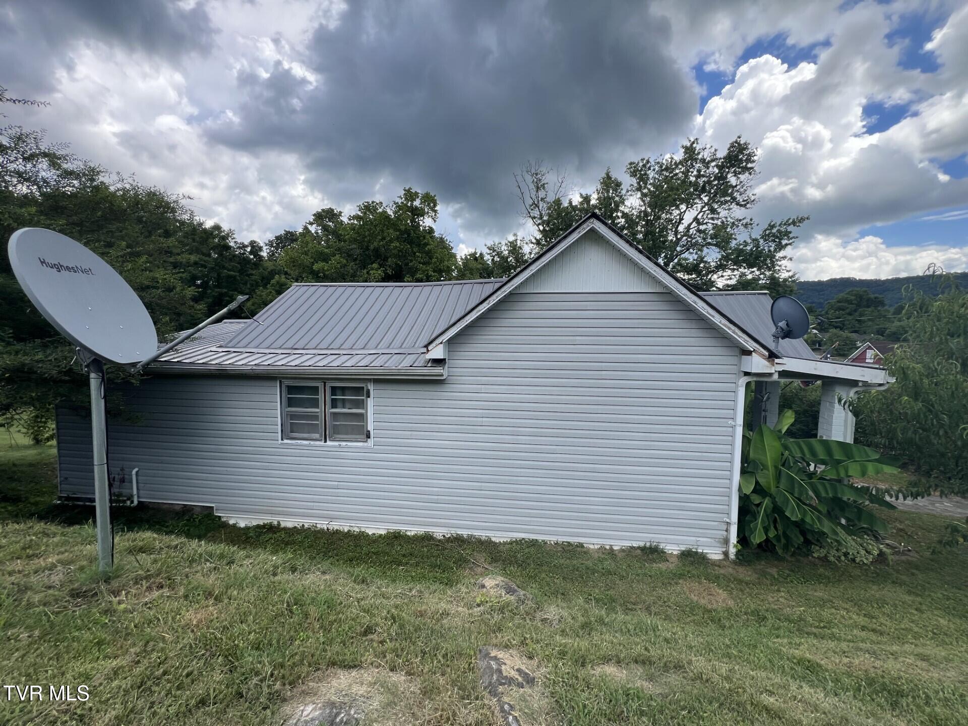 568 Manville Road Gate City, VA 24251 - Photo 4 of 32 Side L2