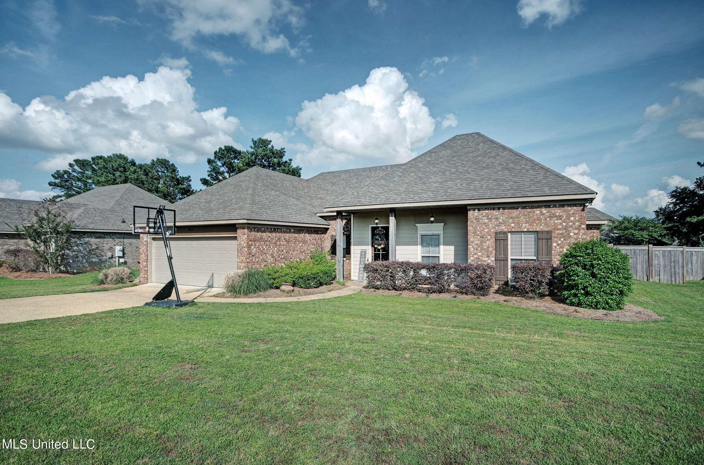 2022 East Ridge Circle Madison, MS 39110 - Photo 2 of 23 IMGP8625_6_7
