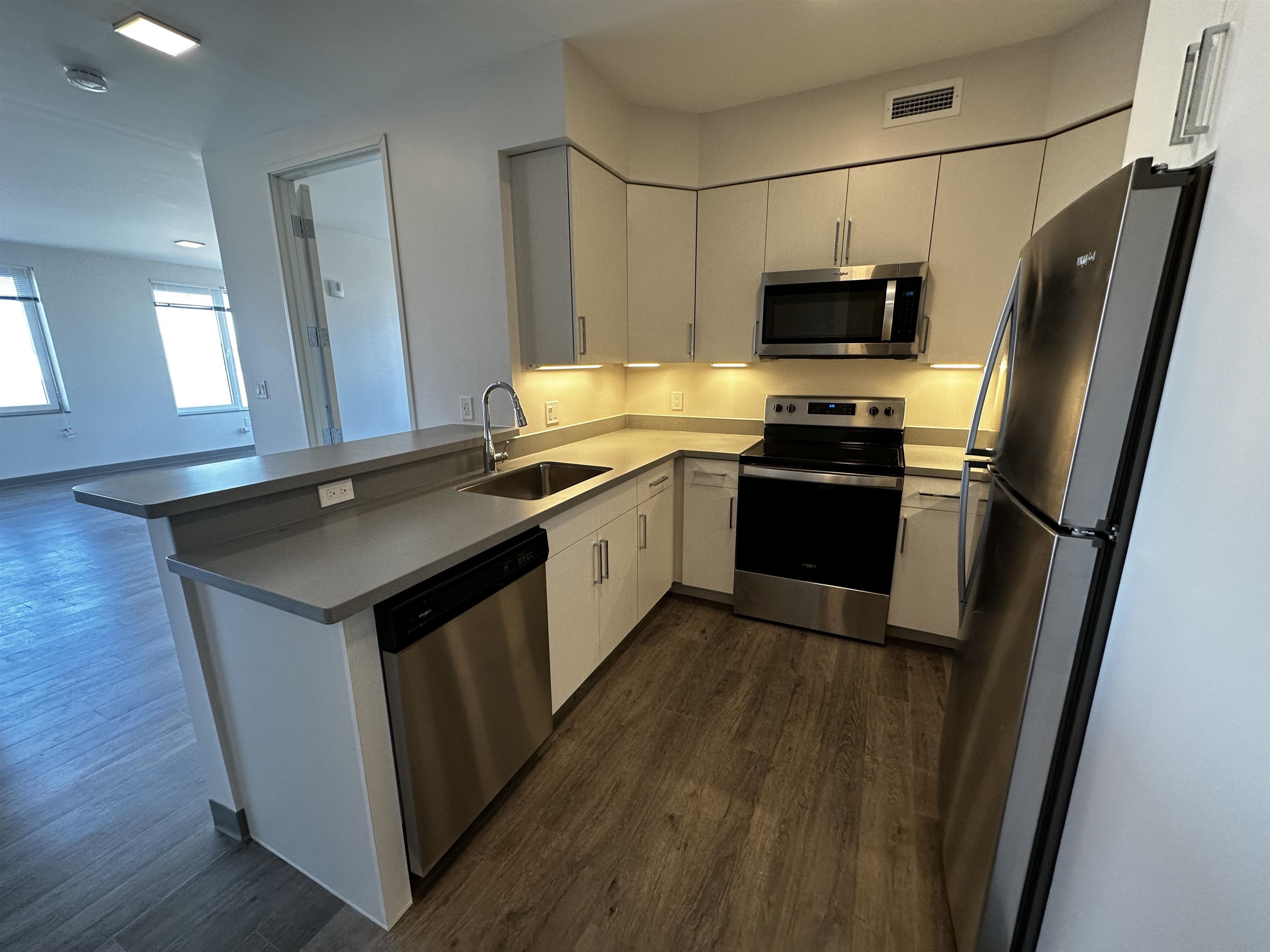 409 Elm Street, Unit 601 Manchester, NH 03101 - Photo 6 of 39