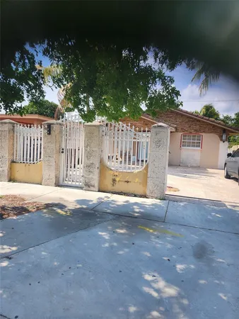 $2,500,000 | 827 East 27th Street, Hialeah, FL 33013