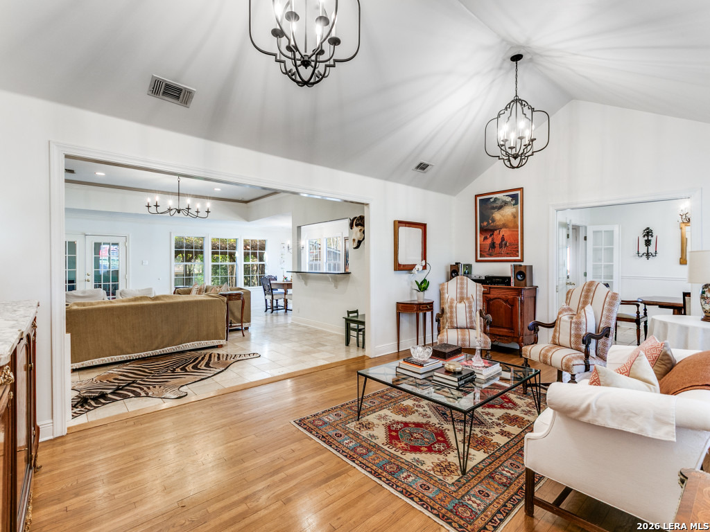 748 Eventide Drive Terrell Hills, TX 78209 - Photo 3 of 25