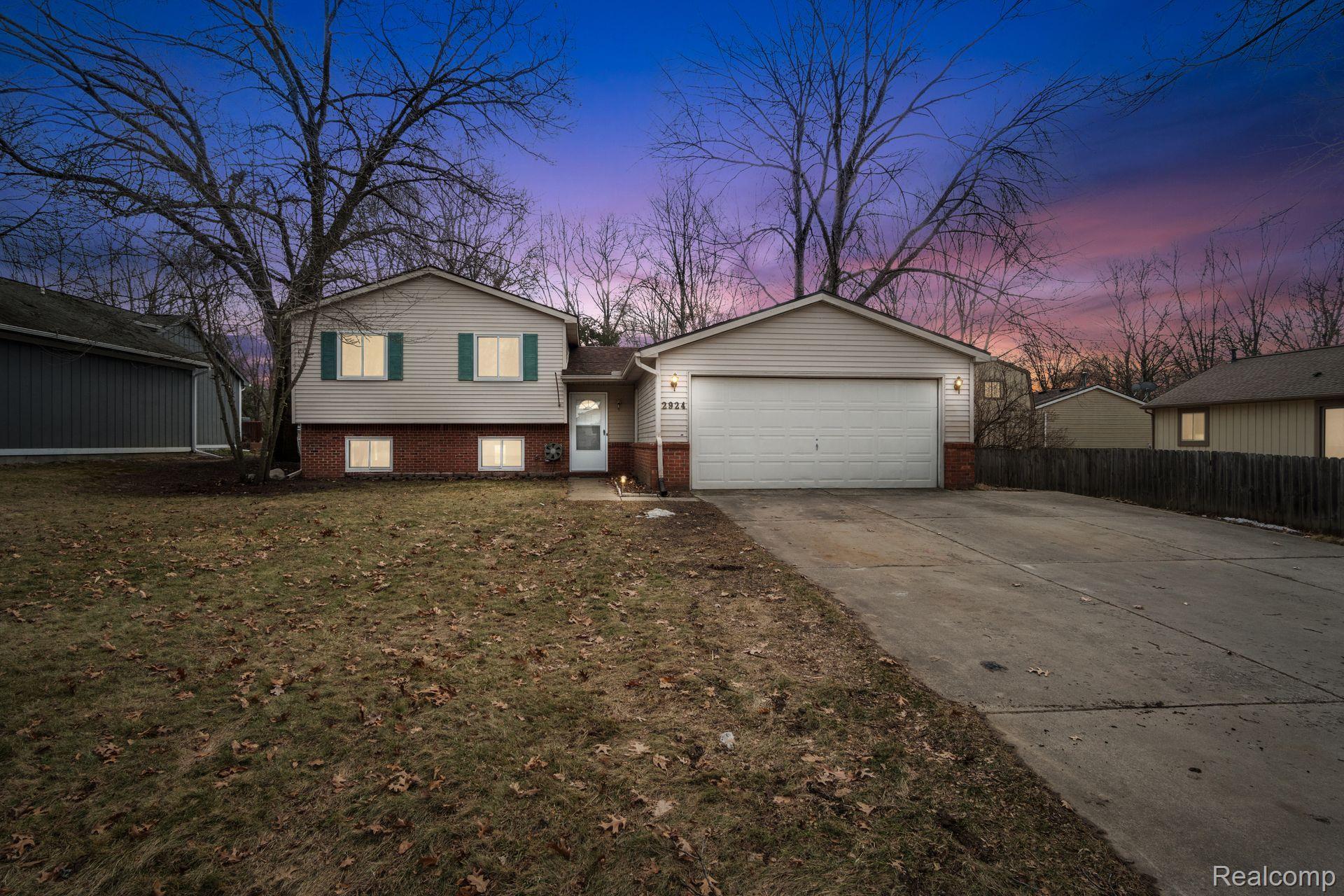 2924 Harding Street Pinckney, MI 48169 - Photo 1 of 29 Gallery Image 1