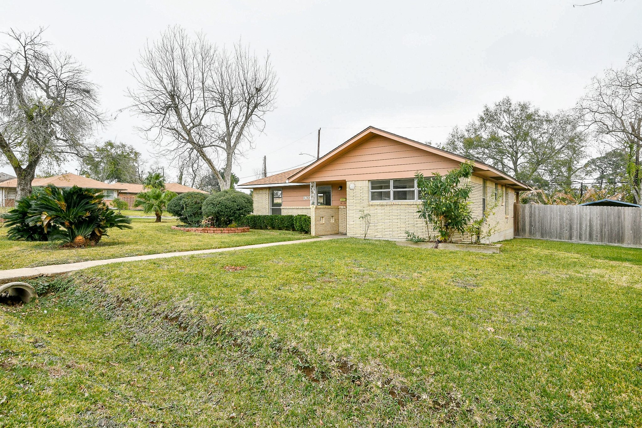 901 Redondo Drive Houston, TX 77015 - Photo 1 of 32