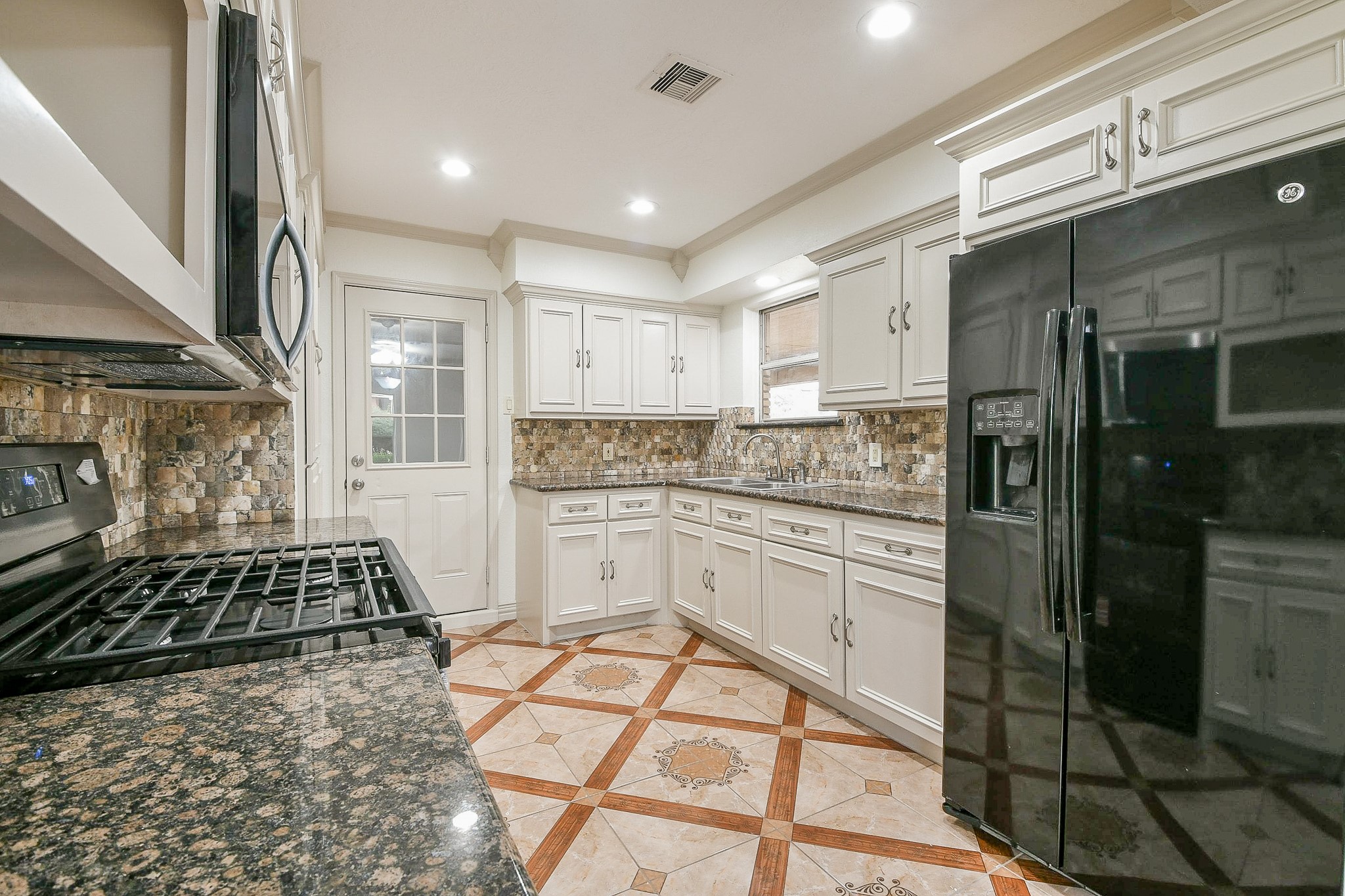 901 Redondo Drive Houston, TX 77015 - Photo 11 of 32