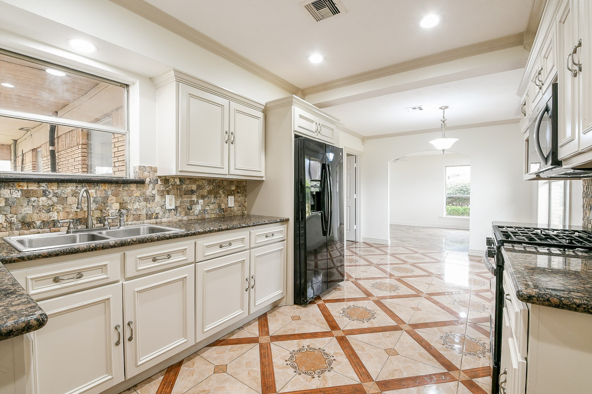 901 Redondo Drive Houston, TX 77015 - Photo 13 of 32