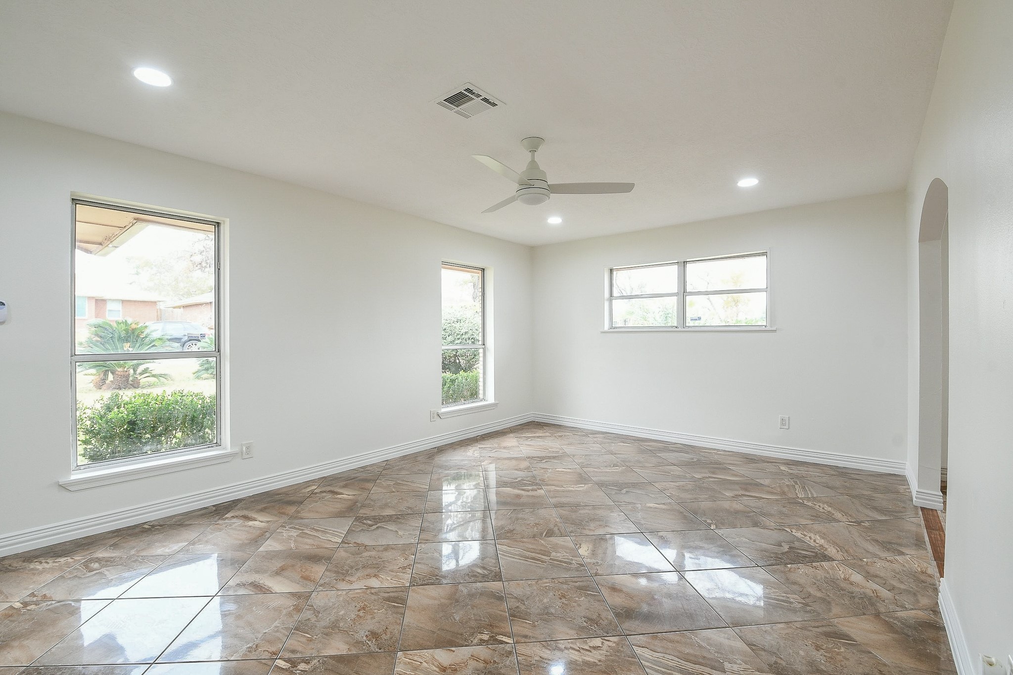 901 Redondo Drive Houston, TX 77015 - Photo 6 of 32