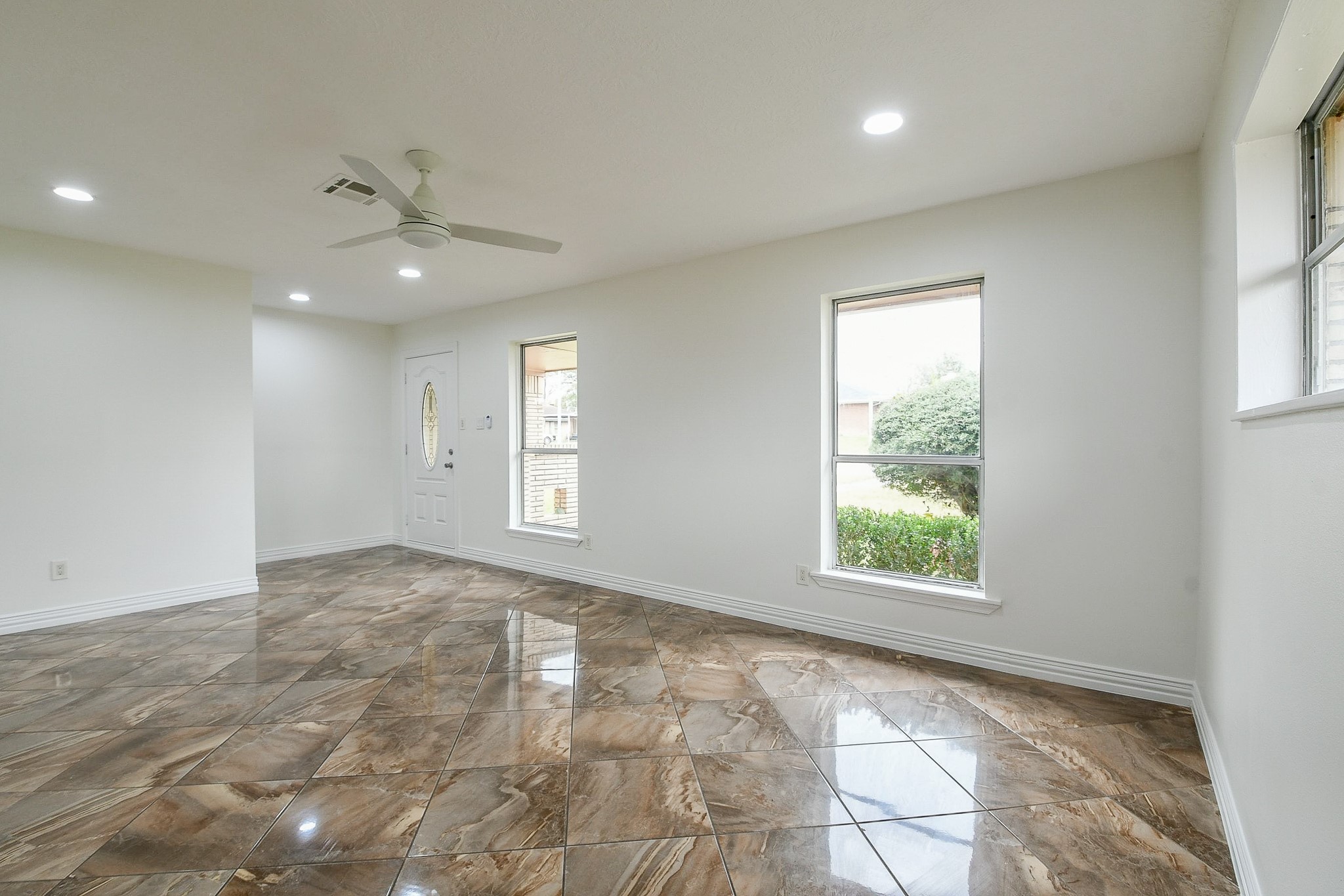 901 Redondo Drive Houston, TX 77015 - Photo 7 of 32