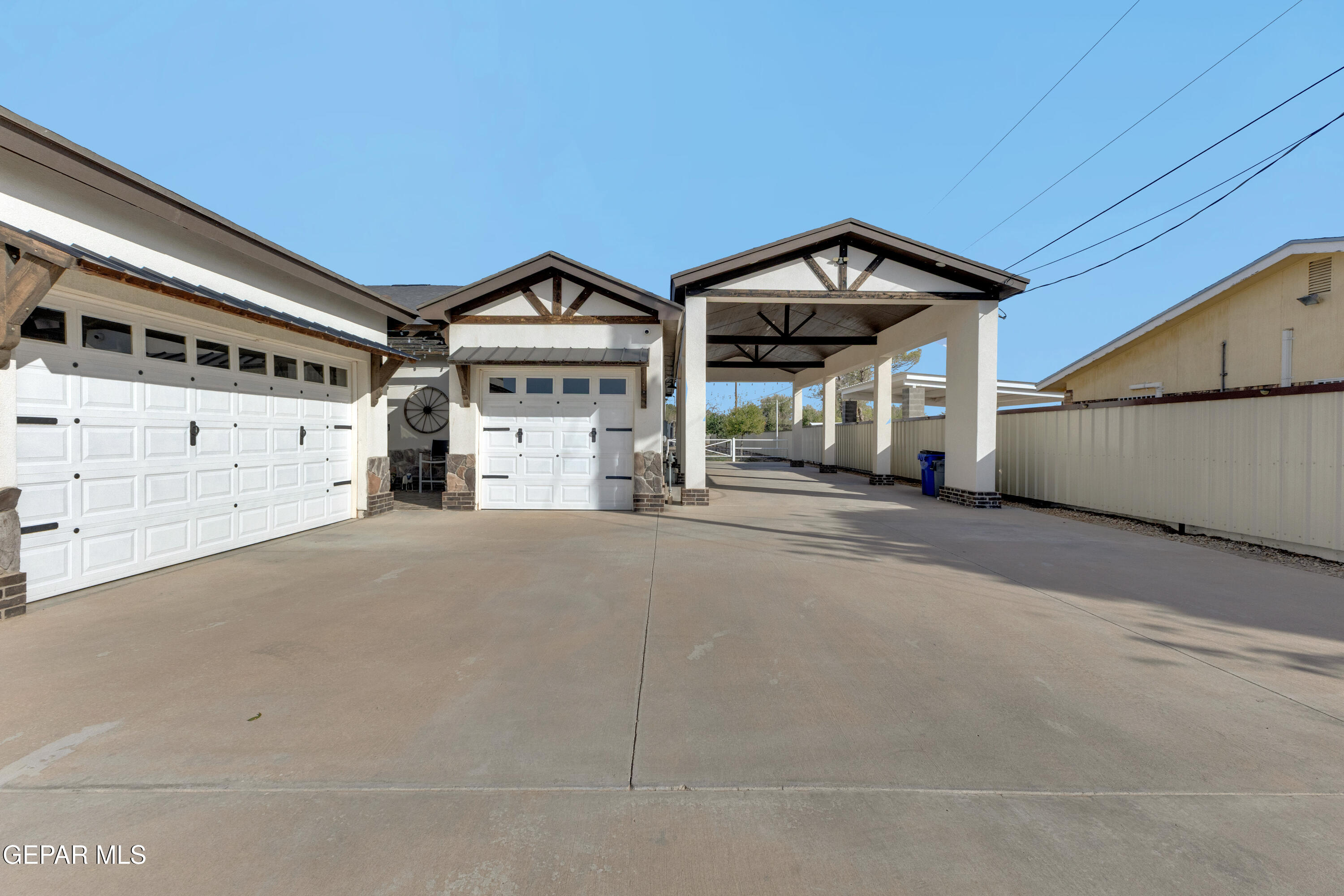 800 Parker Road Socorro, TX 79927 - Photo 3 of 90 Garage