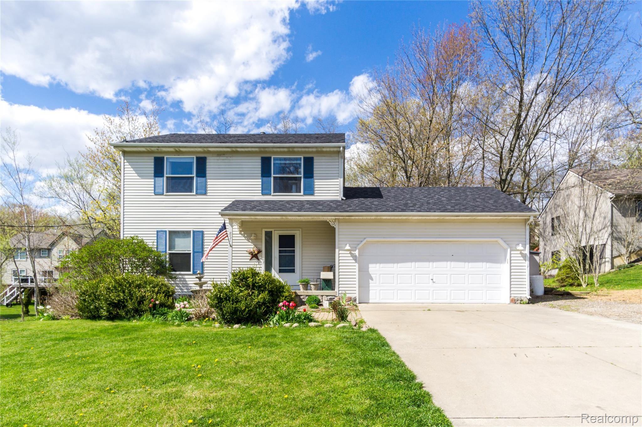 851 Oakcrest Road Howell, MI 48843 - Photo 1 of 26 Exteriors (3 of 12).jpg