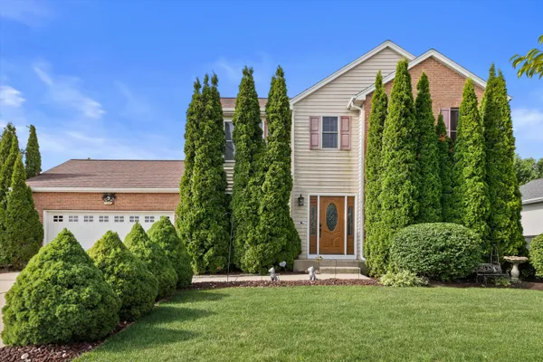 $449,900 | 109 Prairie Drive, Walworth, WI 53184