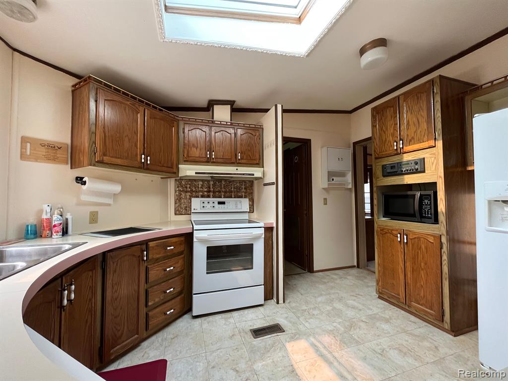 23707 Clark Road New Boston, MI 48164 - Photo 8 of 16