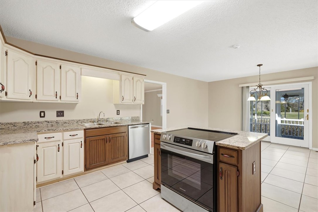 436 Cane Creek Landing Road Seneca, SC 29672 - Photo 6 of 34