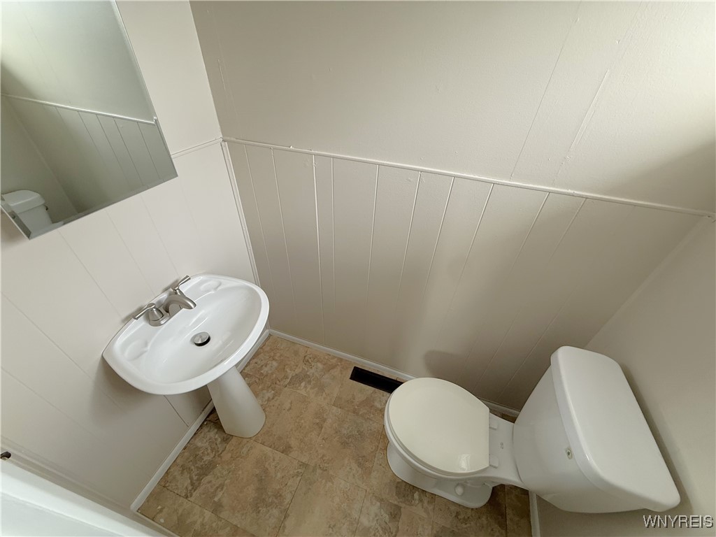 54 Albert Street Cheektowaga, NY 14043 - Photo 25 of 34