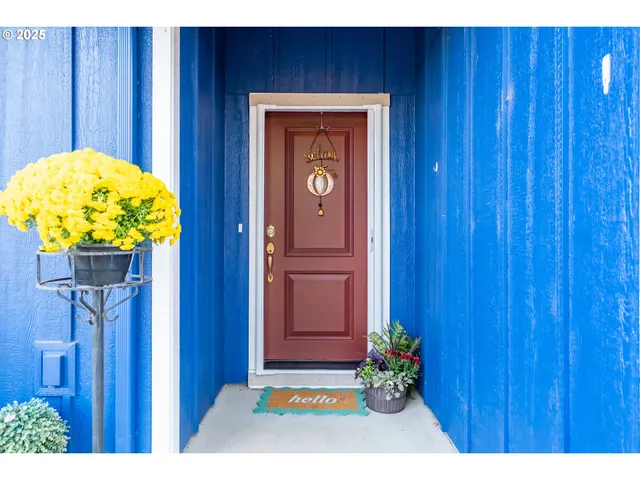 a view of a entryway