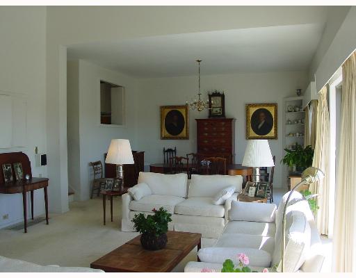 15 Hammersmith Road, Unit 6 Newport, RI 02840 - Photo 4 of 8 Living Room.