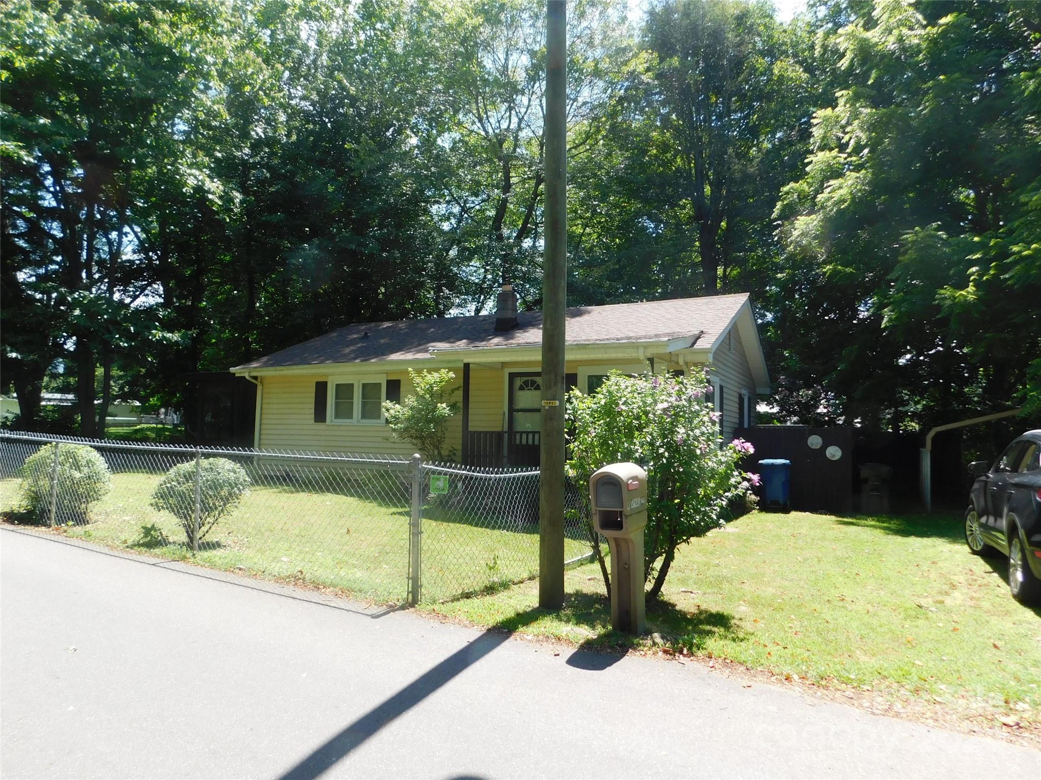 146 Browning Road Waynesville, NC 28786 - Photo 3 of 32 a view of backyard with tree