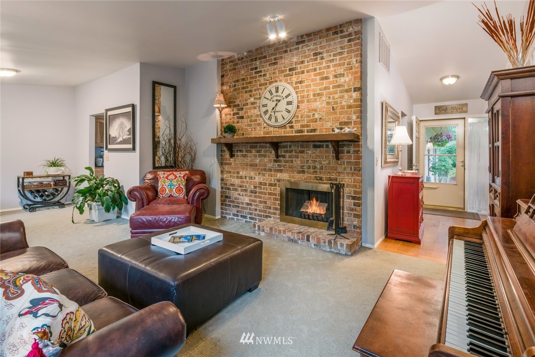 16561 162nd Place Southeast Renton, WA 98058 - Photo 3 of 23 Gallery Image 3