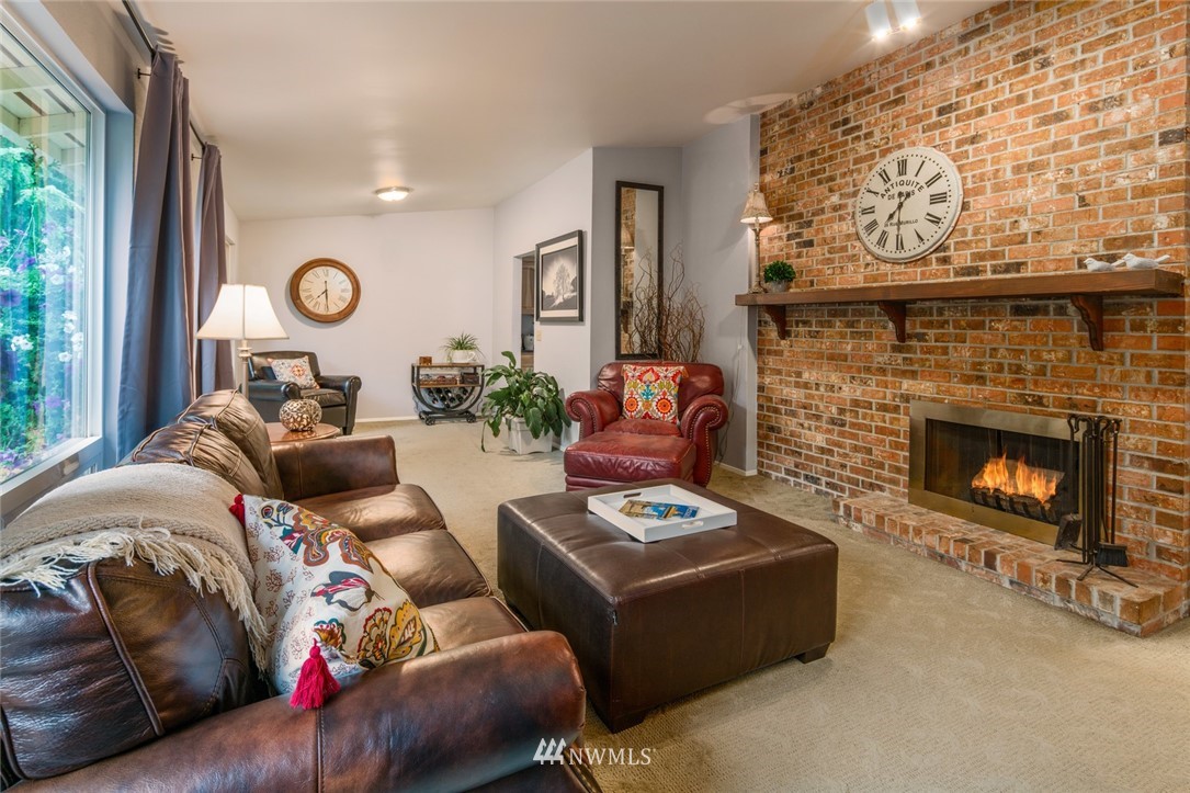 16561 162nd Place Southeast Renton, WA 98058 - Photo 5 of 23 Gallery Image 5