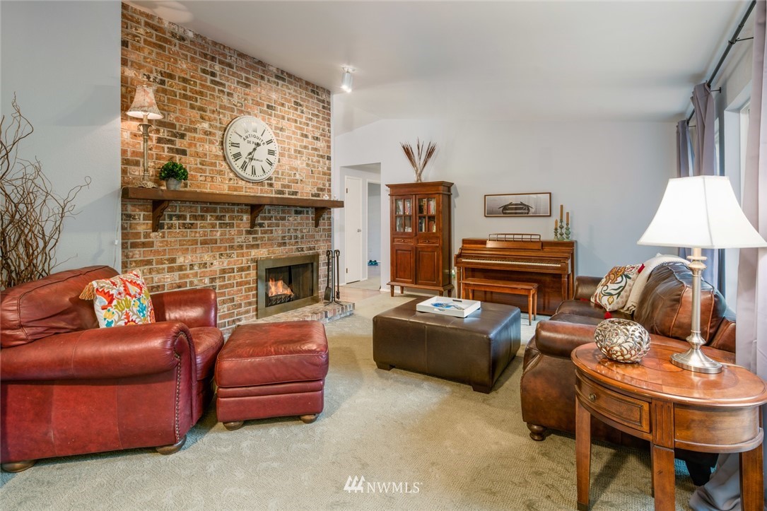 16561 162nd Place Southeast Renton, WA 98058 - Photo 6 of 23 Gallery Image 6