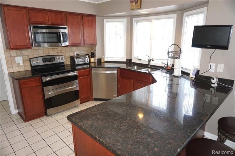 30880 Country Ridge Circle Farmington Hills, MI 48331 - Photo 11 of 37