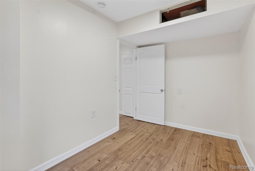 4910 Hughes Road Lansing, MI 48910 - Photo 12 of 27