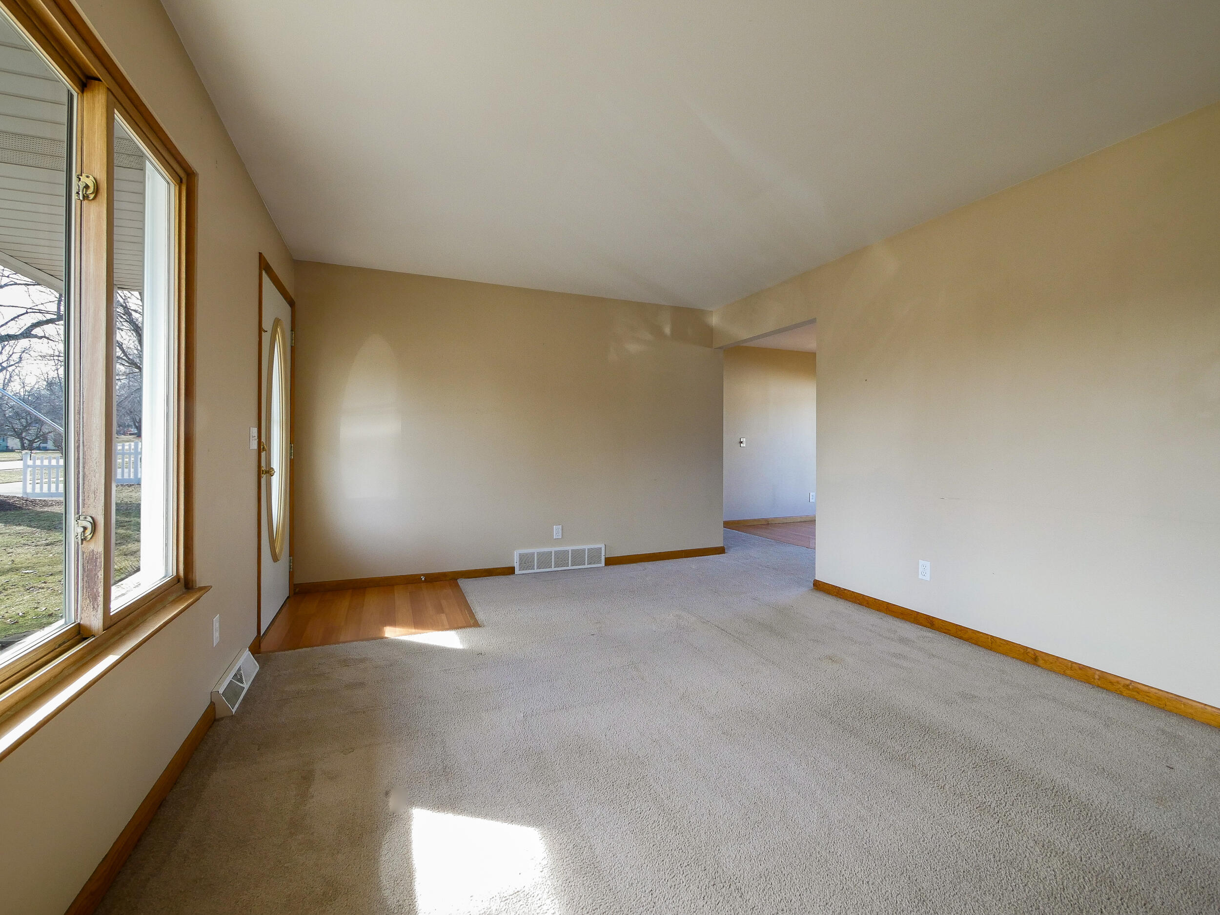 635 East Mill Street Capac, MI 48014 - Photo 11 of 29 Front Room