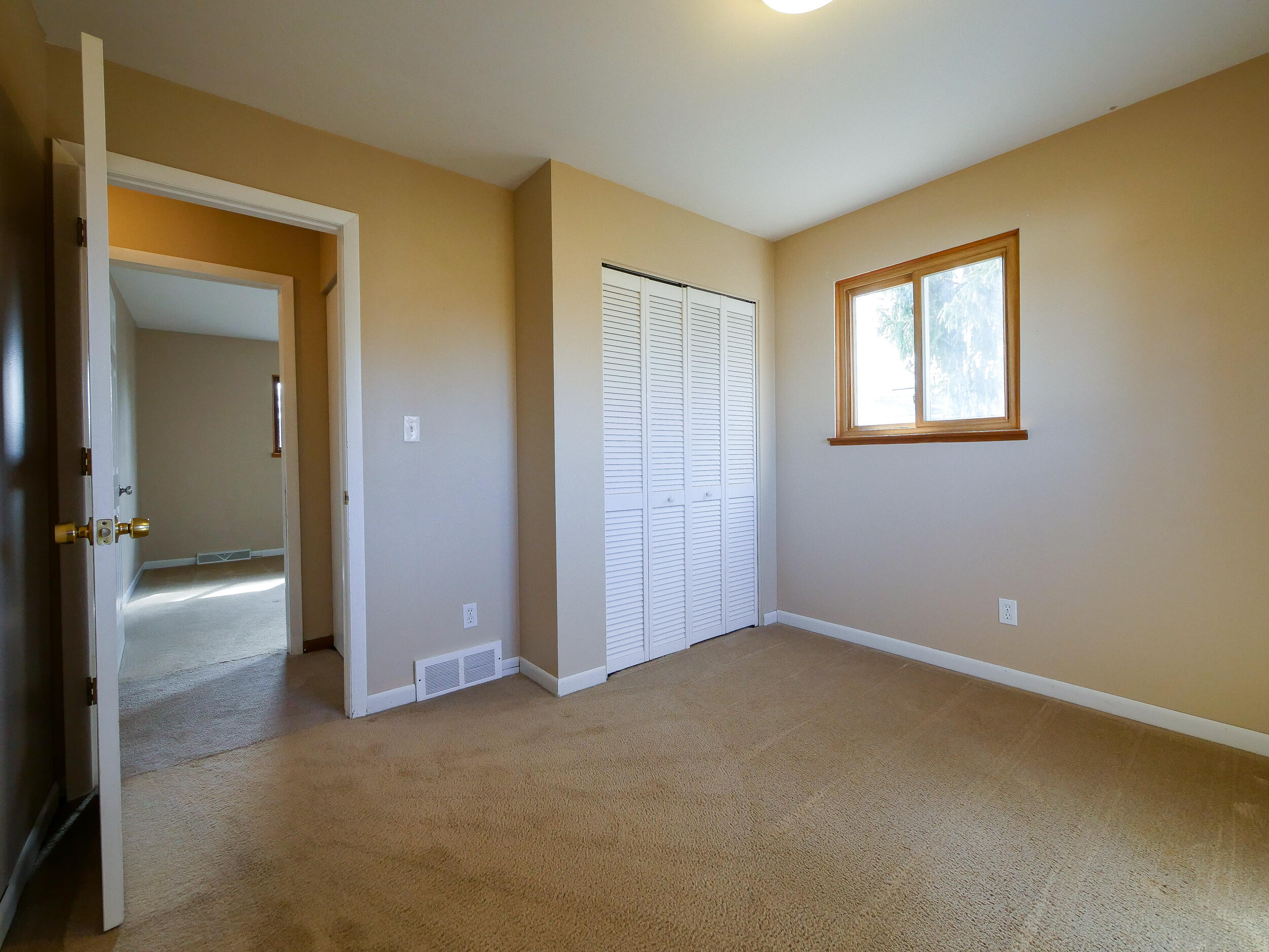 635 East Mill Street Capac, MI 48014 - Photo 18 of 29 Primary Bedroom