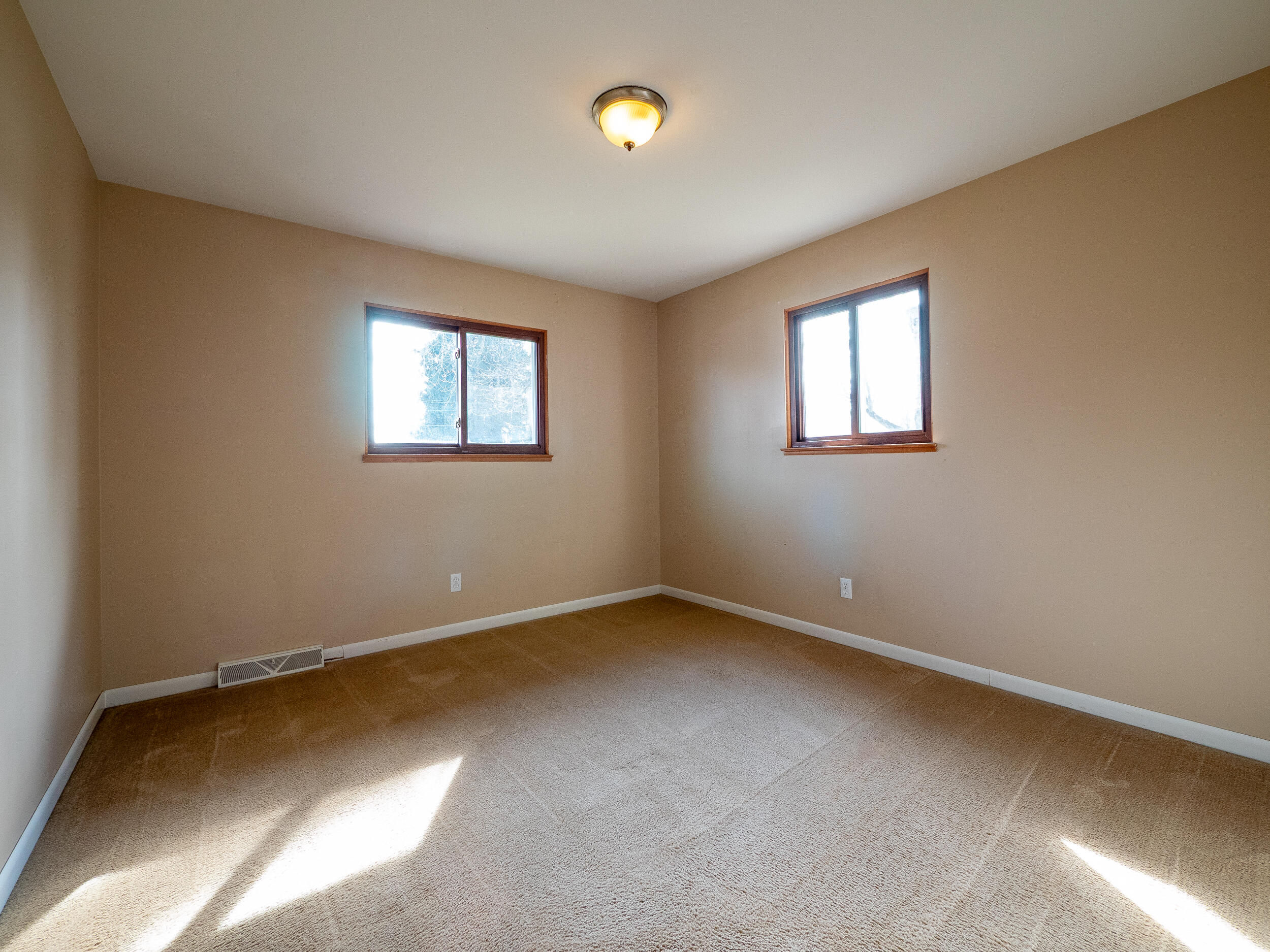 635 East Mill Street Capac, MI 48014 - Photo 21 of 29 Bedroom 2