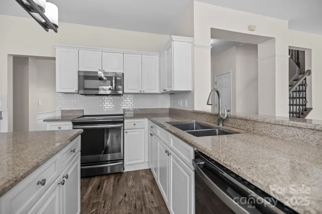 $550,000 | 2426 Tory Oak Place, Matthews, NC 28105