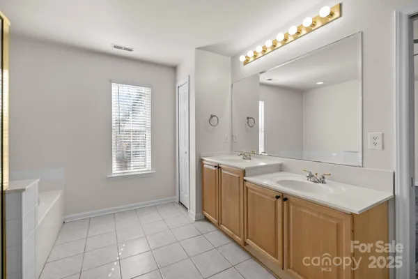 $535,000 | 2426 Tory Oak Place, Matthews, NC 28105
