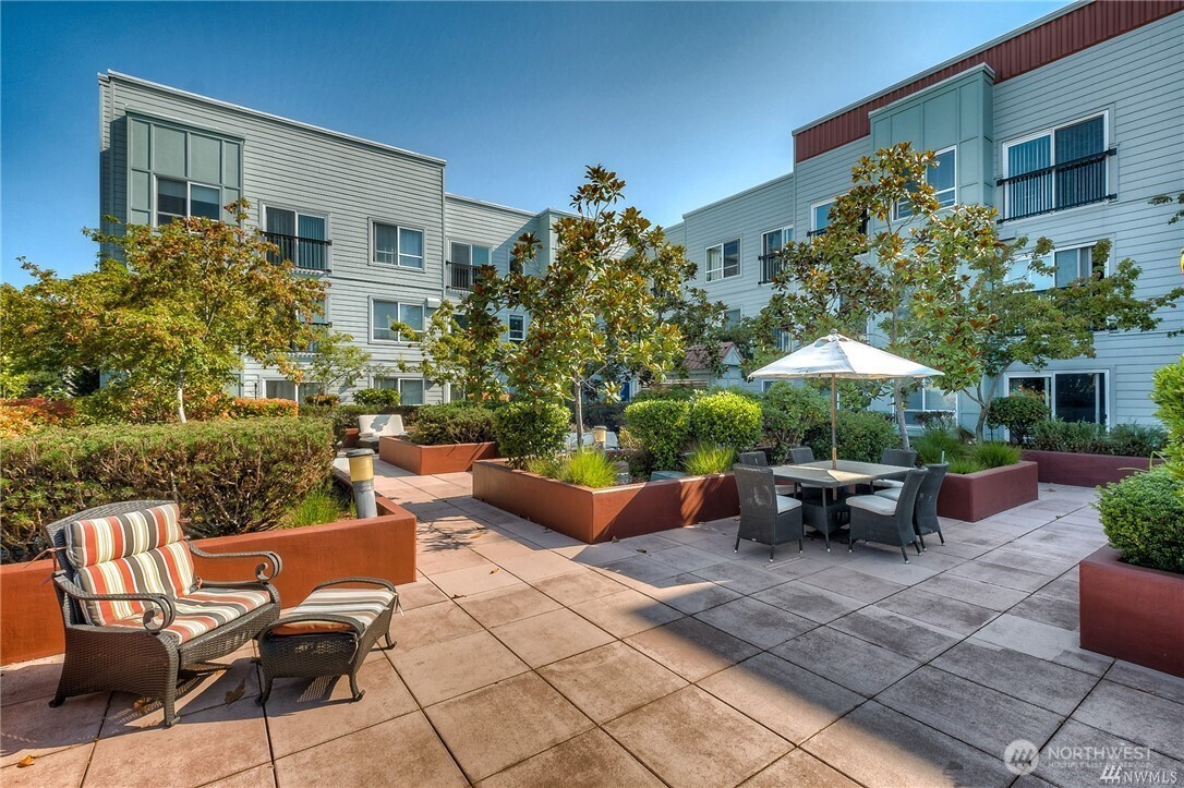424 North 85th Street, Unit 406 Seattle, WA 98103 - Photo 30 of 34