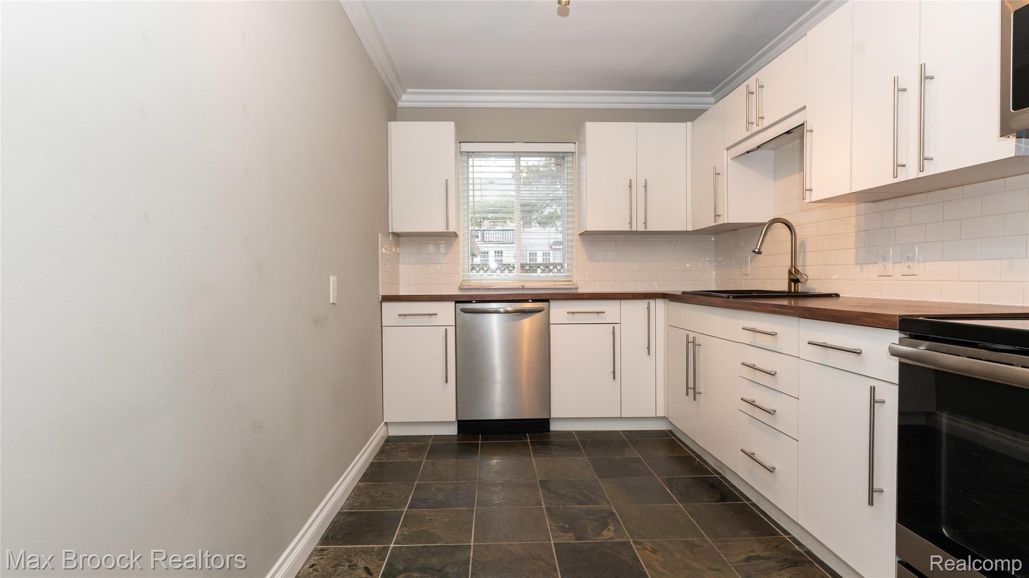 475 South Adams Road, Unit 3 Birmingham, MI 48009 - Photo 3 of 26 022_9.jpg